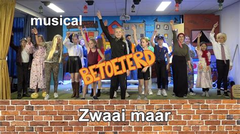 Oliviers Zwaai De Musical: Een Muzikale Carnaval van Verrassingen en Gelachen!