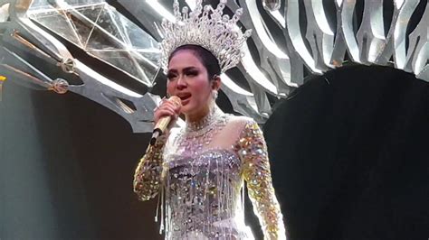 Syahrini's Royalty Concert: A Night of Glittering Controversy and Unforgettable Performances!